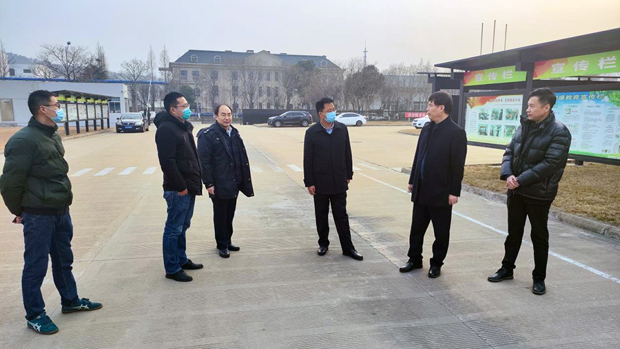 市生態(tài)環(huán)境局綜合行政執(zhí)法局局長潘運(yùn)學(xué)帶隊調(diào)研德源大氣國控站點(diǎn)