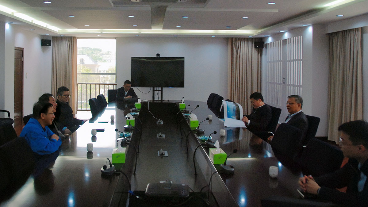 國家藥監(jiān)局中藥管理戰(zhàn)略決策專家咨詢委員會主任委員、中國藥學(xué)會理事長、國家食藥總局原副局長孫咸澤來公司走訪調(diào)研